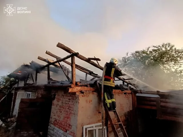 image У селі Полиці через грозу загорілася господарська споруда