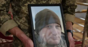 У Луцьку попрощалися із загиблим воїном Олегом Кравцем