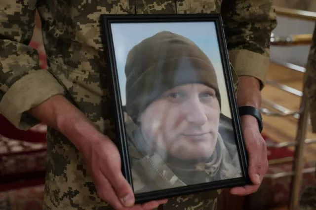 image У Луцьку попрощалися із загиблим воїном Олегом Кравцем