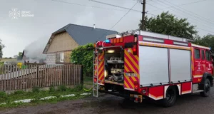 У Старому Порицьку блискавка спричинила пожежу в господарській будівлі