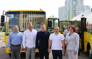 Іваничівська та Нововолинська громади отримали спецавтобуси для школярів
