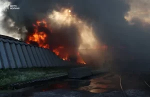 У Голишеві Луцького району загорілася складська будівля