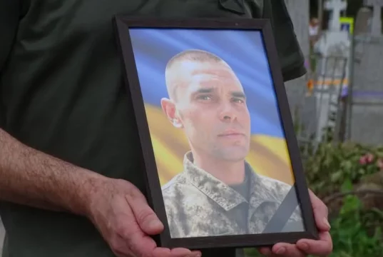 Турійська громада провела в останню путь військовослужбовця Сергія Остапука