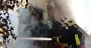 У Луцьку на Дубнівській горіла господарська будівля в дачному масиві