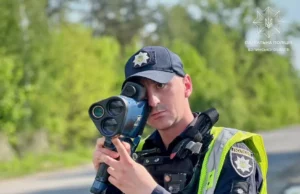 На Волині патрульні контролюють швидкість руху TruCam На Волині патрульні контролюють швидкість руху TruCam