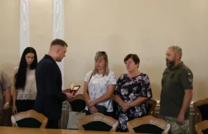 У Волинській ОВА вручили «Комбатантський Хрест» родинам полеглих і зниклого безвісти військових У Волинській ОВА вручили «Комбатантський Хрест» родинам полеглих і зниклого безвісти військових