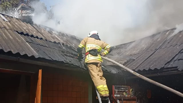 У селі Галичани ліквідували пожежу в господарській будівлі