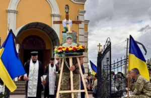 Нововолинська громада попрощалася із захисником Євгеном Мазурком Нововолинська громада попрощалася із захисником Євгеном Мазурком