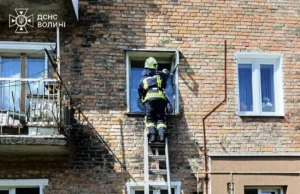(Українська) У Нововолинську рятувальники через вікно потрапили до квартири літньої жінки У Нововолинську рятувальники через вікно потрапили до квартири літньої жінки