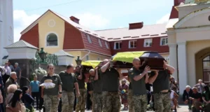 У Луцьку попрощалися із захисниками Романом Меюсом та Олександром Радивоніком