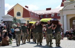 У Луцьку попрощалися із захисниками Романом Меюсом та Олександром Радивоніком У Луцьку попрощалися із захисниками Романом Меюсом та Олександром Радивоніком