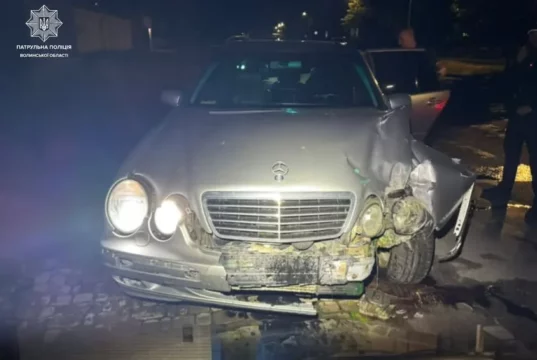 У Луцьку водій Mercedes після ДТП вживав алкоголь: патрульні оформили протоколи