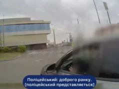 Чоловік дозволив 10-річній дитині керувати авто та отримав адмінпротокол Чоловік дозволив 10-річній дитині керувати авто та отримав адмінпротокол