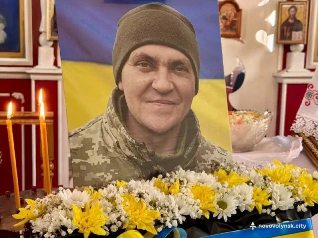 У Свято-Духівському храмі попрощалися з полеглим воїном Василем Сачуком