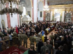 У Луцьку попрощалися з трьома загиблими захисниками України У Луцьку попрощалися з трьома загиблими захисниками України
