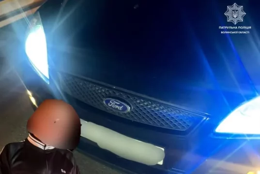 Поблизу Луцька у водія Ford виявили ймовірну наркотичну речовину