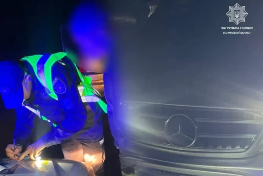 Під час комендантської години зупинили водія Mercedes з ознаками сп’яніння