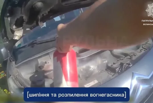У Ковелі патрульні загасили займання в автомобілі