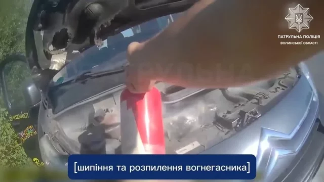 image У Ковелі патрульні загасили займання в автомобілі