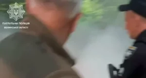 У парку патрульні з громадянами зупинили загоряння дерева