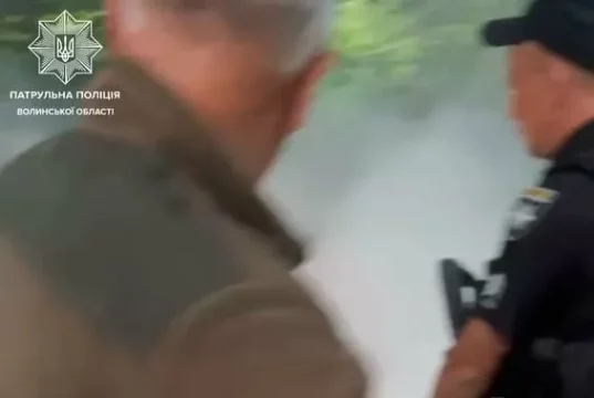 У парку патрульні з громадянами зупинили загоряння дерева