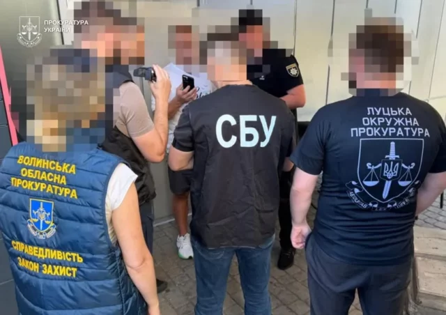 image У Луцьку доцента ЛНТУ підозрюють в одержанні 3000 доларів неправомірної вигоди
