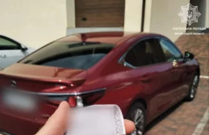 (Українська) У Луцьку водій Lexus проїхав на червоне світло У Луцьку водій Lexus проїхав на червоне світло