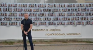 У Луцьку відкрили фотостенд про зниклих безвісти захисників громади