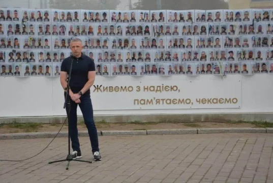 У Луцьку відкрили фотостенд про зниклих безвісти захисників громади