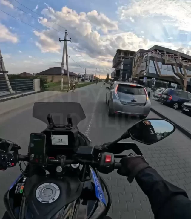 У Рованцях неповнолітній їхав на мотоциклі Yamaha: патрульні оформили протокол на батька