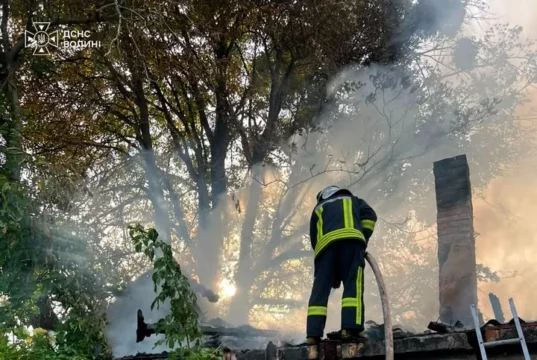 У селі Чаруків ліквідували пожежу в літній кухні
