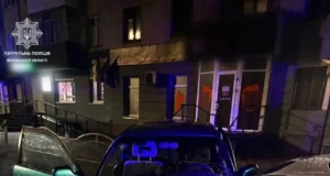 На проспекті Перемоги водій Toyota в’їхав у паркан і Renault