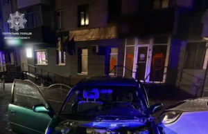 На проспекті Перемоги водій Toyota в’їхав у паркан і Renault