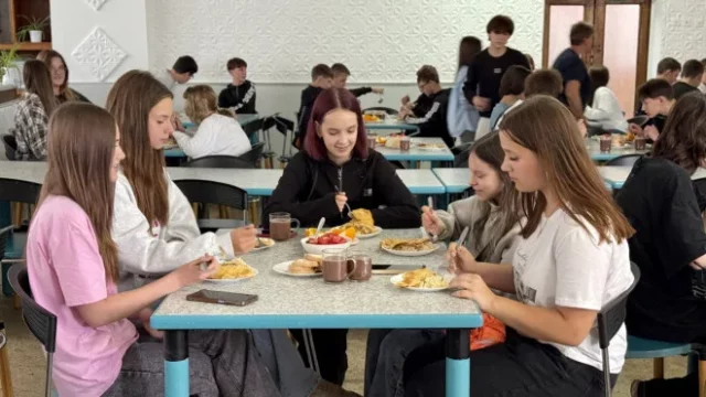 image У Нововолинській гімназії № 5 всі учні мають безоплатні гарячі обіди
