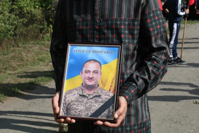 Громада попрощалася з полеглим захисником Миколою Собчуком