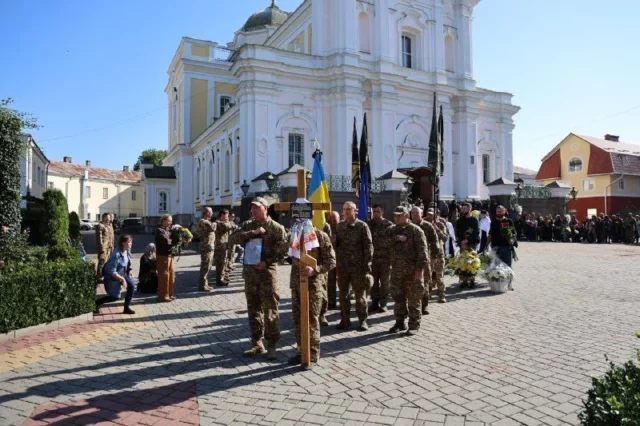 image У Луцьку попрощалися з воїном Станіславом Ходаковським