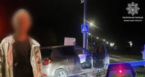 У Луцьку нетверезий водій Kia в’їхав у бордюр: патрульні оформили протоколи