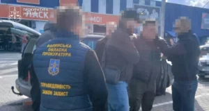 Волинському митнику повідомили про підозру в систематичних поборах