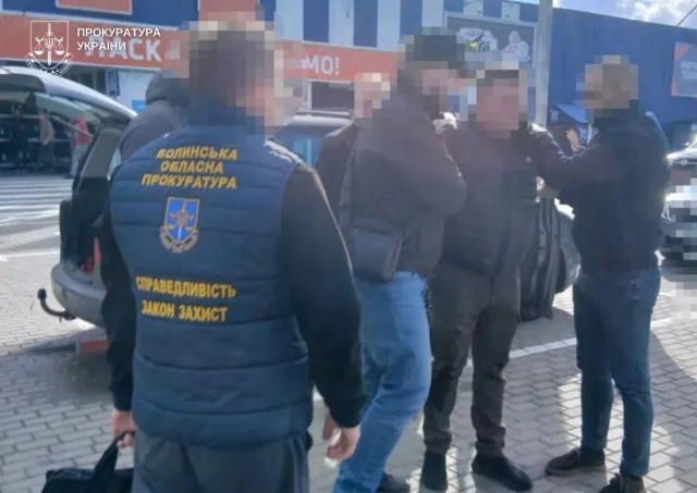 Волинському митнику повідомили про підозру в систематичних поборах
