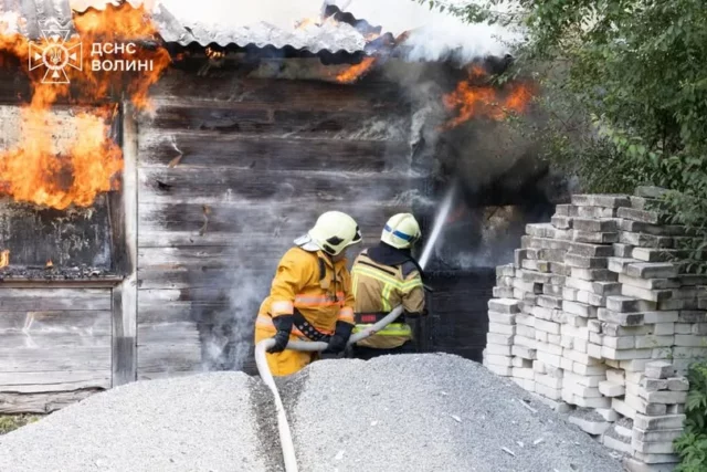 У селі Гаразджа Луцького району загорівся житловий будинок