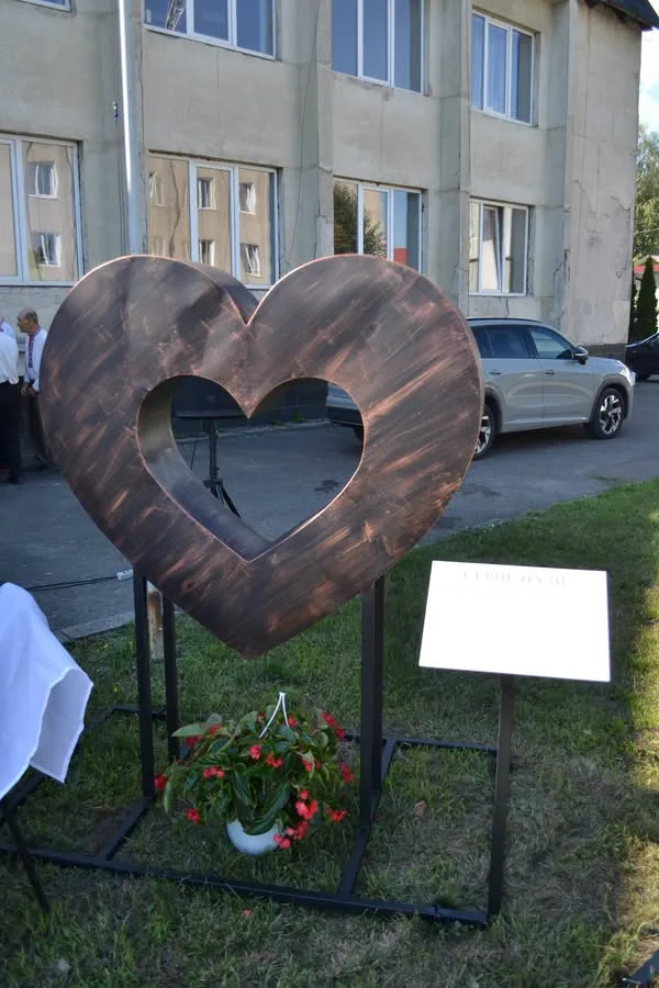 image У Турійській громаді відкрили знак «Серце надії» зниклим безвісти захисникам
