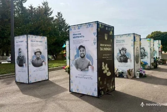 На Алеї Героїв у Нововолинську з’явилися нові портрети полеглих захисників