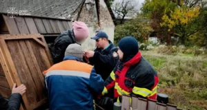У Голобах рятувальники дістали з колодязя 61-річну жінку