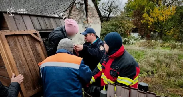 У Голобах рятувальники дістали з колодязя 61-річну жінку
