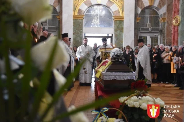 image У Луцьку попрощалися з полеглим захисником України Романом Максимюком