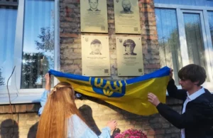 У громаді відкрили 49 меморіальних дошок випускникам-захисникам