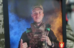(Українська) У Луцьку попрощалися з воїнами Анатолієм Парфенюком та Олександром Кондращуком У Луцьку попрощалися з воїнами Анатолієм Парфенюком та Олександром Кондращуком