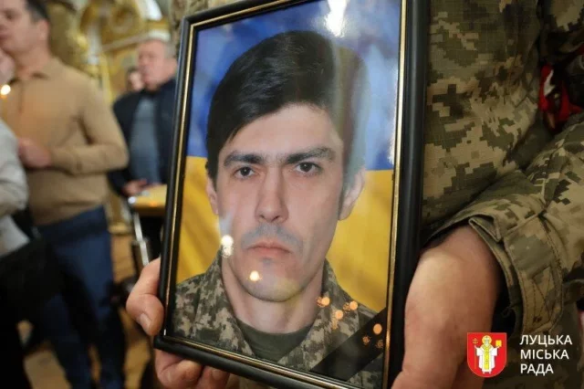 У Луцьку попрощалися із захисниками Валерієм Чайковським і Володимиром Крачуновим