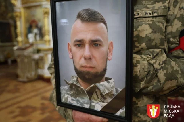 У Луцьку попрощалися із загиблим захисником Євгеном Писаренком
