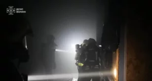 У Луцьку після російського обстрілу загорівся розважальний комплекс